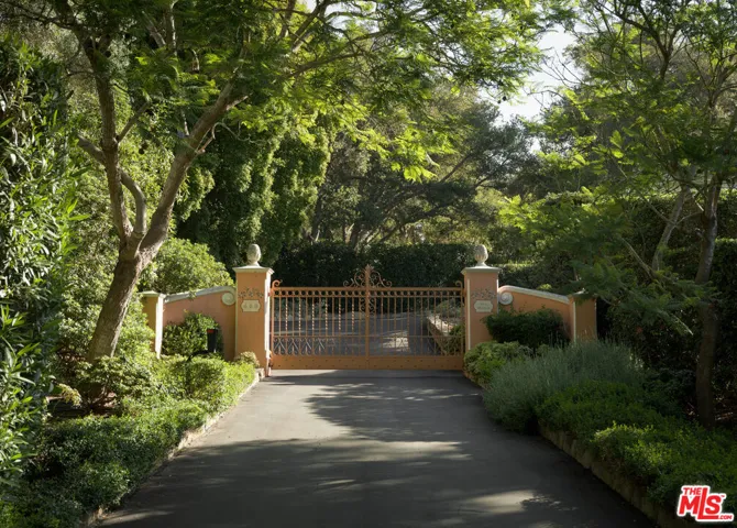 660 /670 Buena Vista Drive, Montecito, California 93108