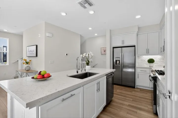 3891 Vanguard 1004, Fremont, California 94538