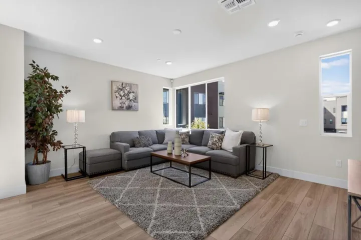 3891 Vanguard 1004, Fremont, California 94538