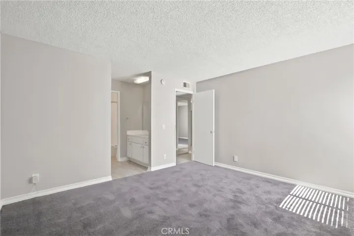 15425 Sherman Way 211, Van Nuys, California 91406