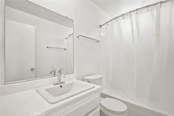 15425 Sherman Way 211, Van Nuys, California 91406