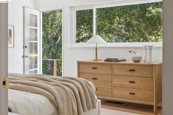 21 Orinda Vista Dr, Oakland, California 94605