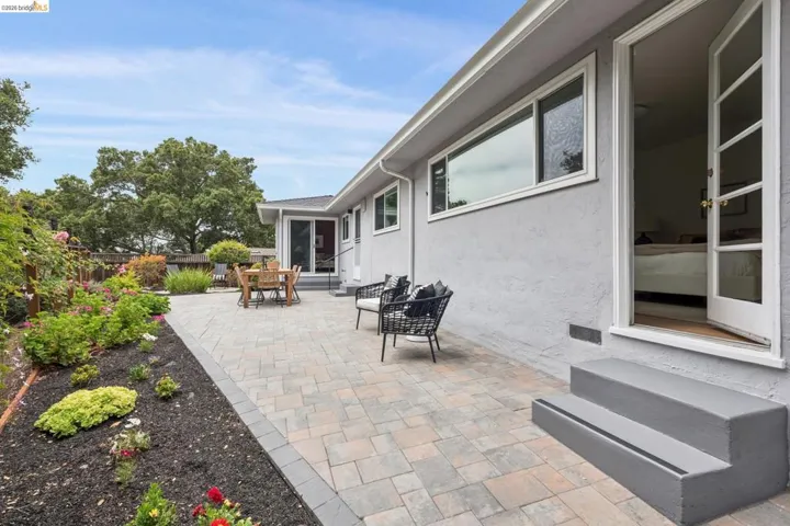 21 Orinda Vista Dr, Oakland, California 94605