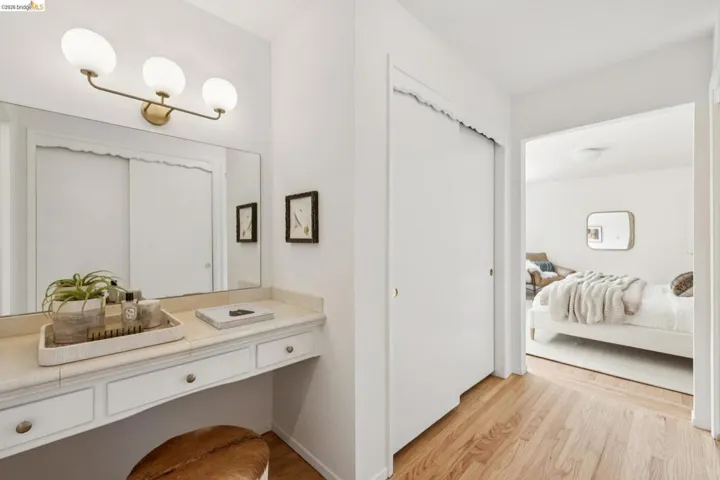 21 Orinda Vista Dr, Oakland, California 94605