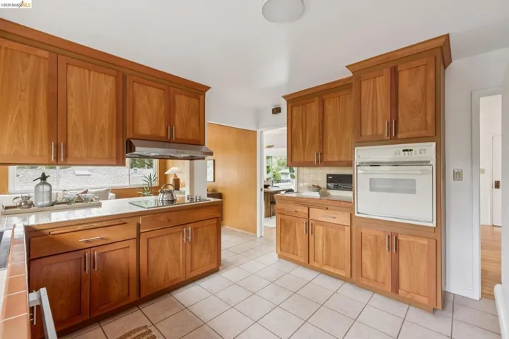 21 Orinda Vista Dr, Oakland, California 94605