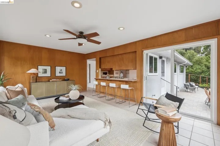 21 Orinda Vista Dr, Oakland, California 94605