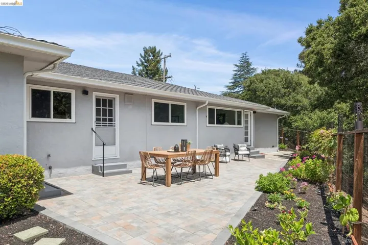 21 Orinda Vista Dr, Oakland, California 94605