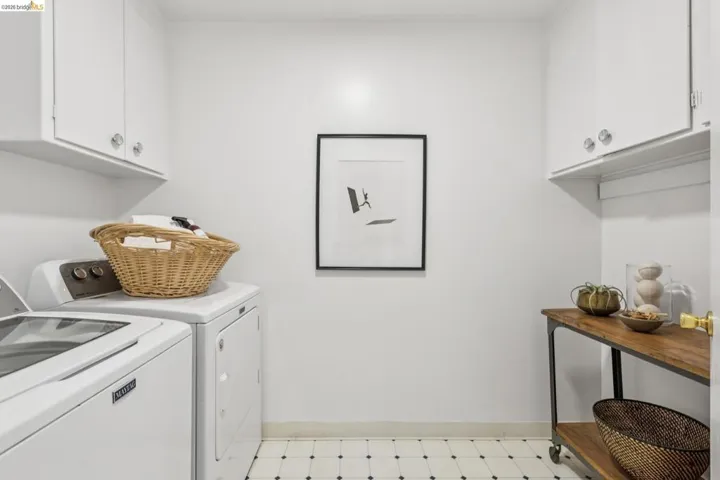 21 Orinda Vista Dr, Oakland, California 94605