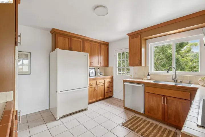 21 Orinda Vista Dr, Oakland, California 94605