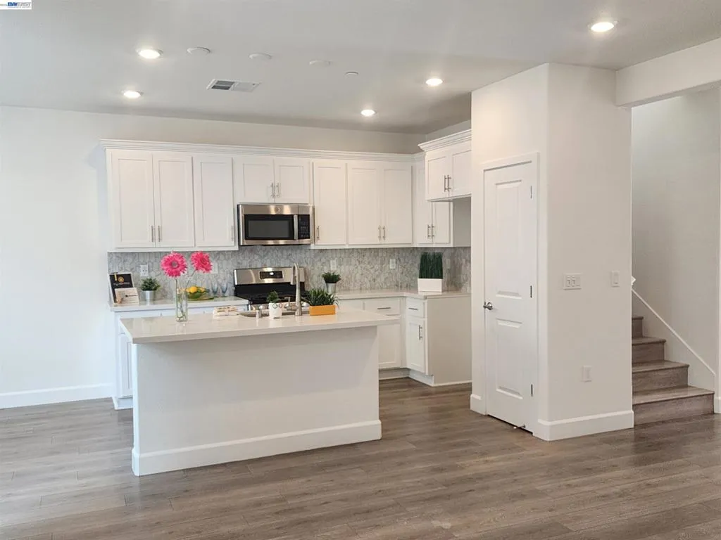 417 Mystic Ln, Pittsburg, California 94565 — photo 4