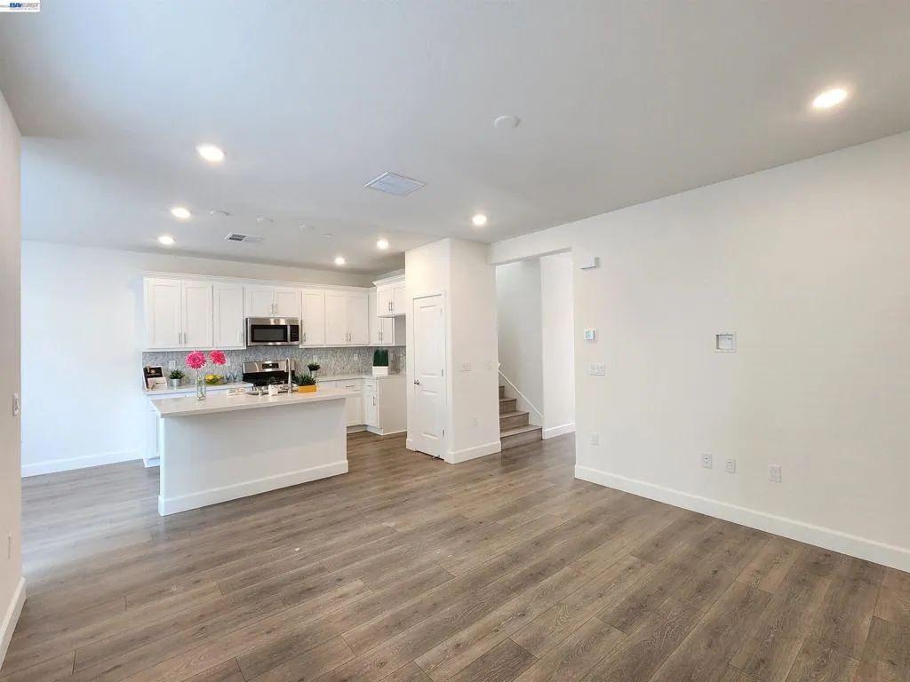 417 Mystic Ln, Pittsburg, California 94565 — photo 5