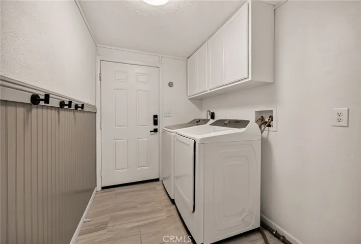 Washer and Dryer included!