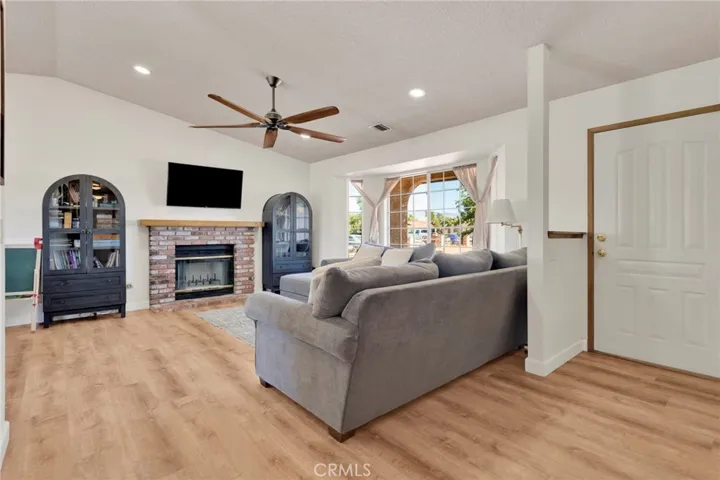21930 Mohican Avenue, Apple Valley, California 92307