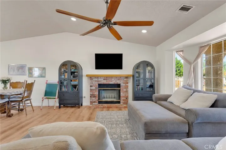 21930 Mohican Avenue, Apple Valley, California 92307