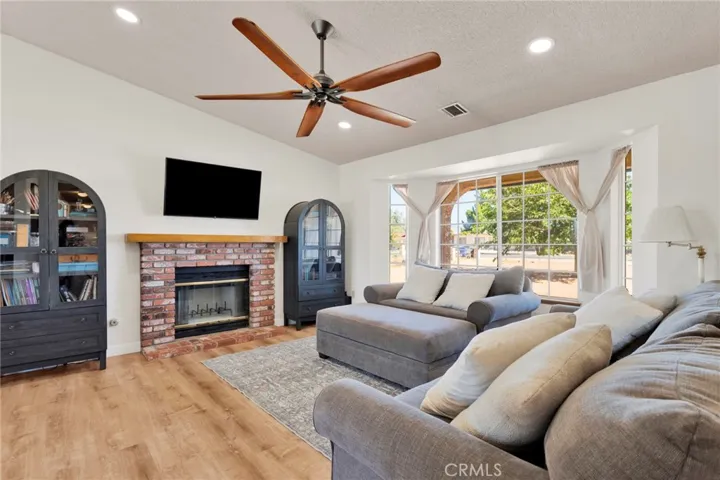 21930 Mohican Avenue, Apple Valley, California 92307
