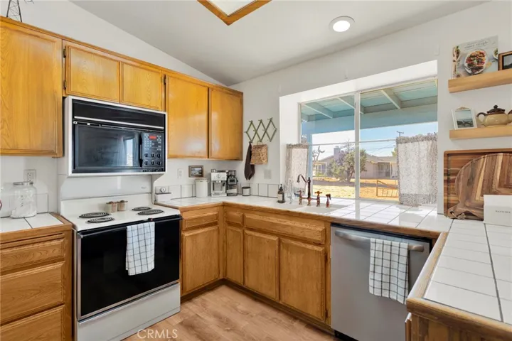 21930 Mohican Avenue, Apple Valley, California 92307