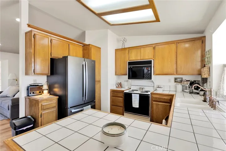 21930 Mohican Avenue, Apple Valley, California 92307