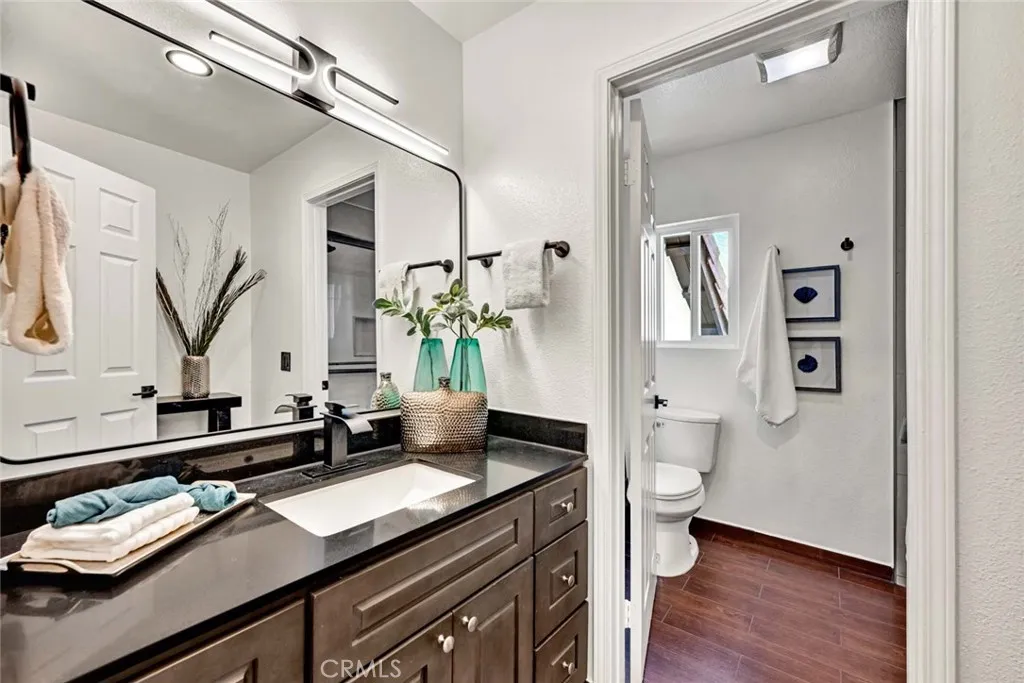 Upstairs hall bath with full shower and tub