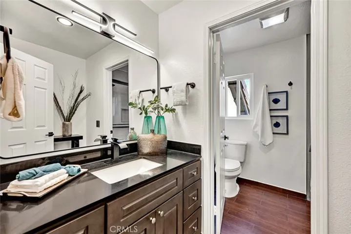 Upstairs hall bath with full shower and tub