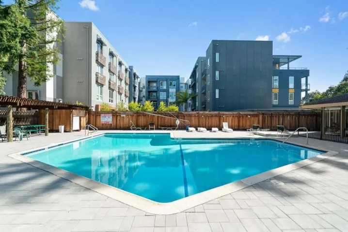 400 Ortega Avenue 122, Mountain View, California 94040