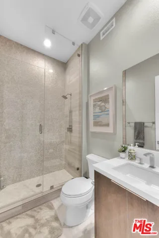 1st floor bedroom bath