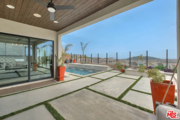 20558 W Overlook Court, Porter Ranch, California 91326