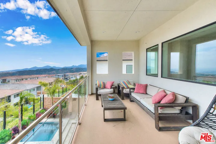 20558 W Overlook Court, Porter Ranch, California 91326