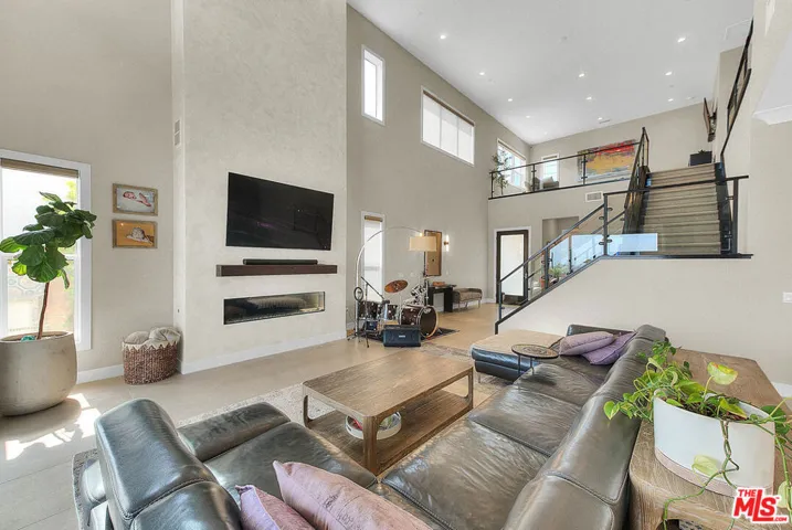 20558 W Overlook Court, Porter Ranch, California 91326