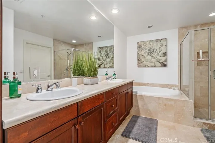 128 N Oak Knoll Avenue 317, Pasadena, California 91101