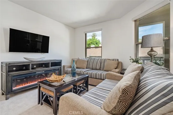 128 N Oak Knoll Avenue 317, Pasadena, California 91101