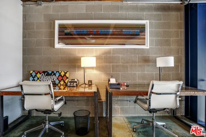 2114 Narcissus Court, Venice, California 90291