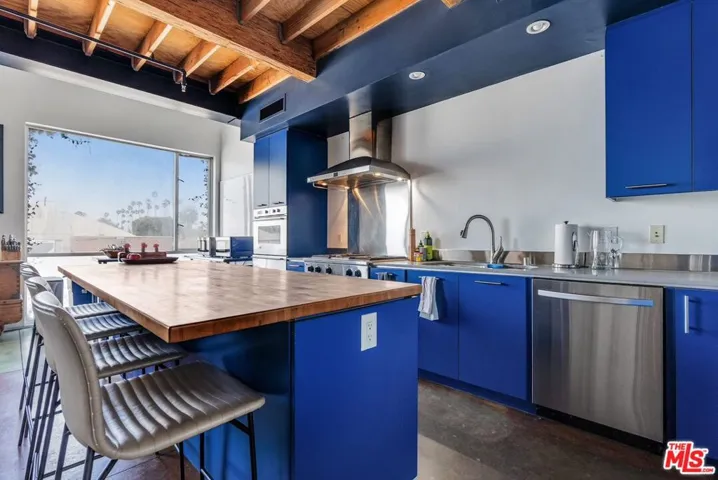 2114 Narcissus Court, Venice, California 90291