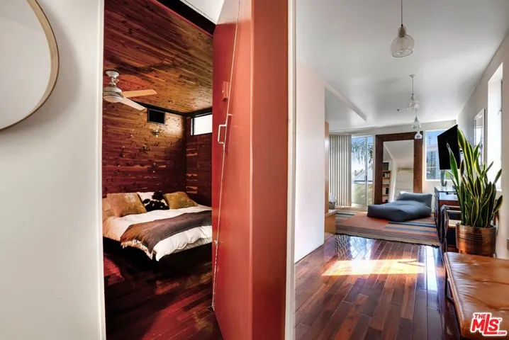 2114 Narcissus Court, Venice, California 90291