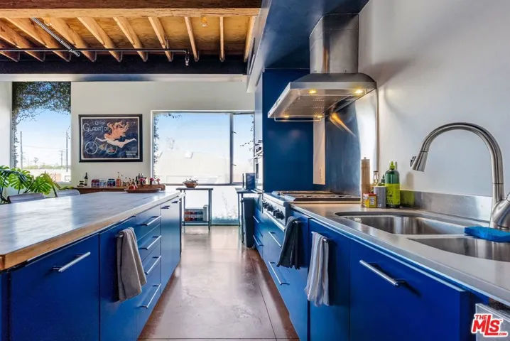 2114 Narcissus Court, Venice, California 90291