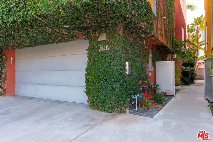 2114 Narcissus Court, Venice, California 90291