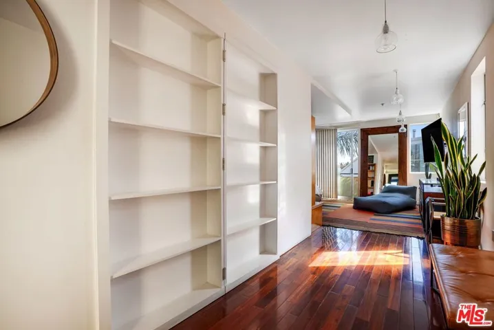 2114 Narcissus Court, Venice, California 90291