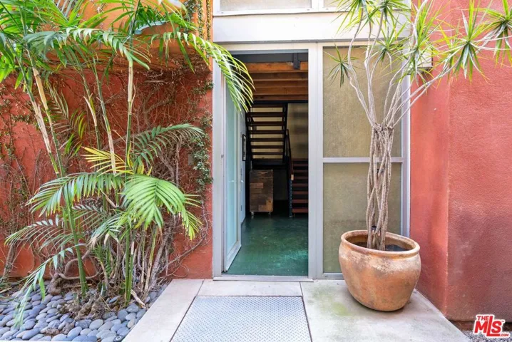 2114 Narcissus Court, Venice, California 90291