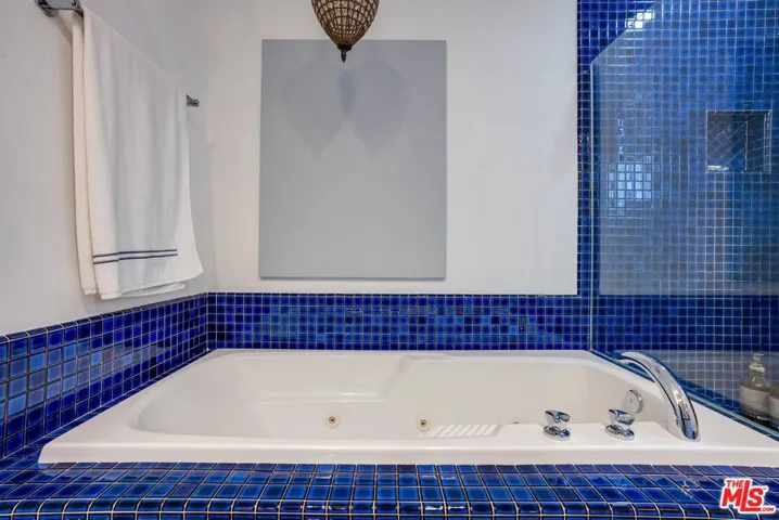 2114 Narcissus Court, Venice, California 90291