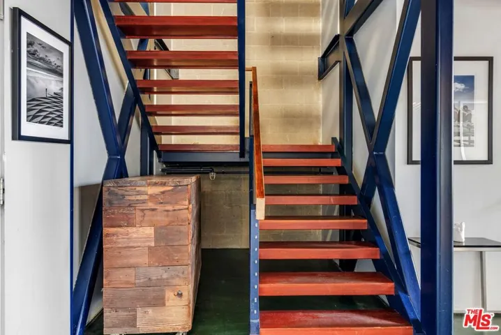 2114 Narcissus Court, Venice, California 90291