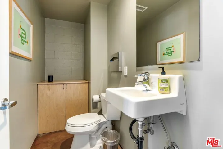 2114 Narcissus Court, Venice, California 90291
