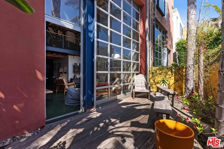 2114 Narcissus Court, Venice, California 90291