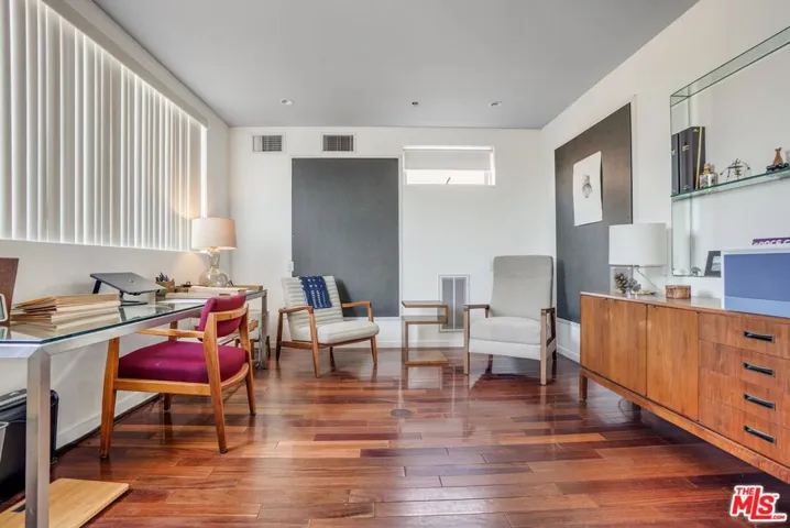 2114 Narcissus Court, Venice, California 90291