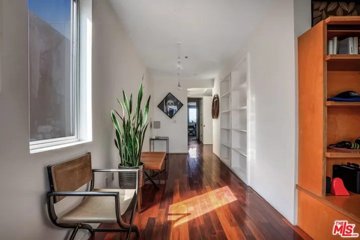 2114 Narcissus Court, Venice, California 90291