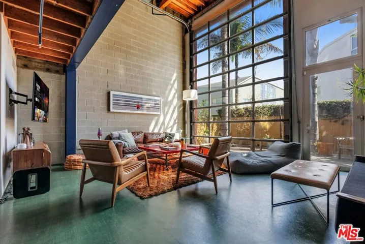 2114 Narcissus Court, Venice, California 90291