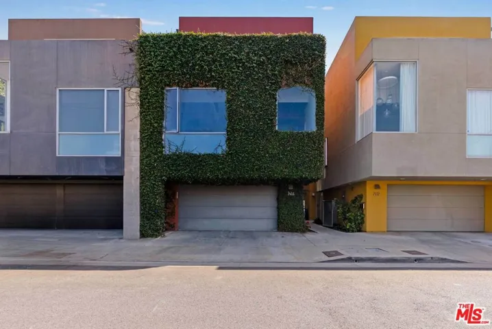 2114 Narcissus Court, Venice, California 90291