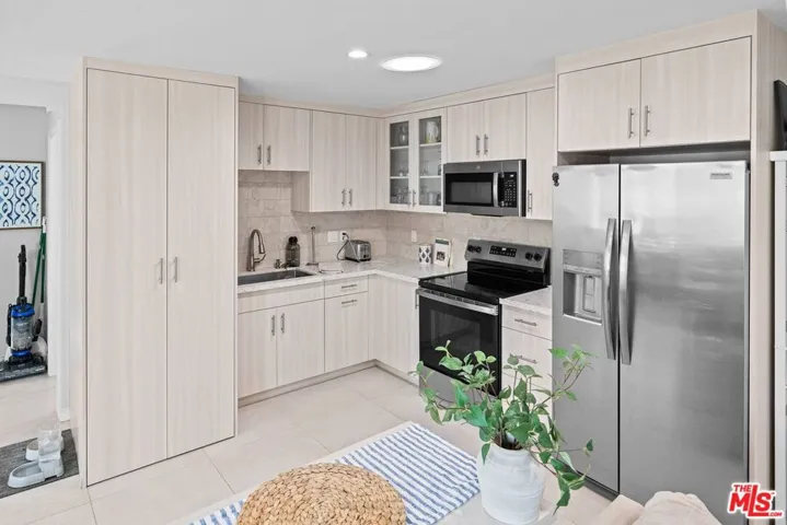 4129 Chevy Chase Drive, Los Angeles, California 90039