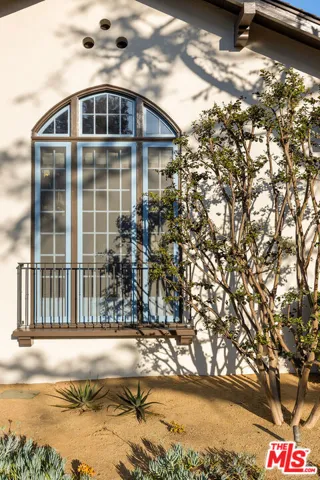 800 S Plymouth Boulevard, Los Angeles, California 90005