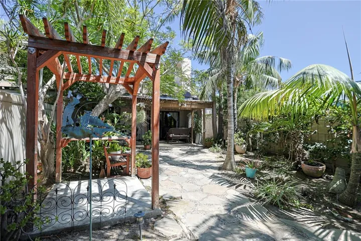 444 Bryson Springs, Costa Mesa, California 92627