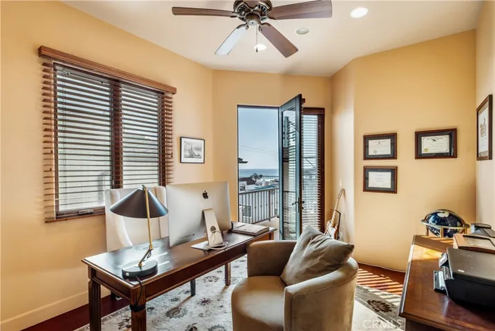 221 3rd, Manhattan Beach, California 90266