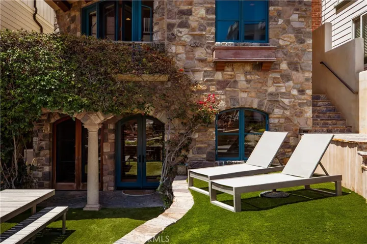 221 3rd, Manhattan Beach, California 90266